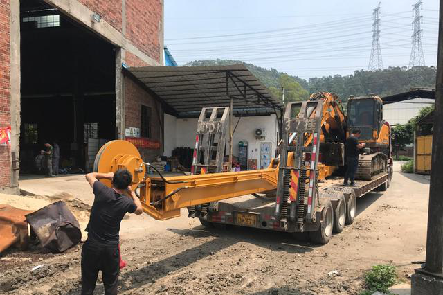 勾機(jī)伸縮臂廠家、挖機(jī)伸縮臂廠家